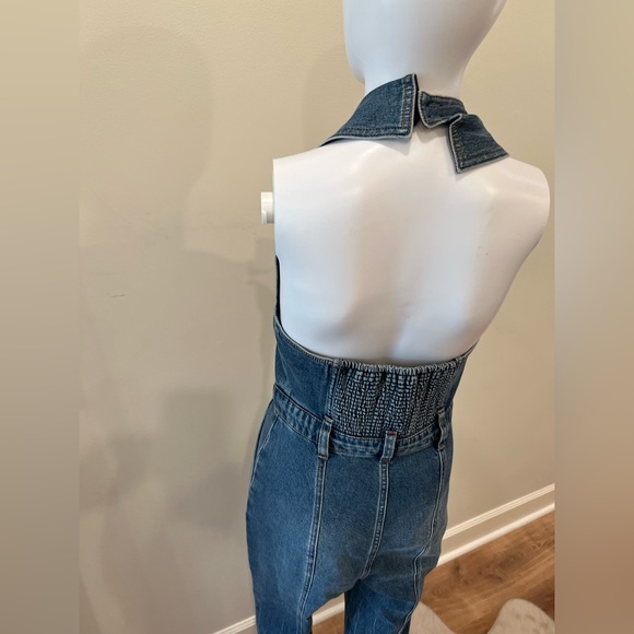 •Alice + Olivia •Noemi Halter Neck Denim Jumpsuit •Worn once •Size: 28 - Picture 9 of 15